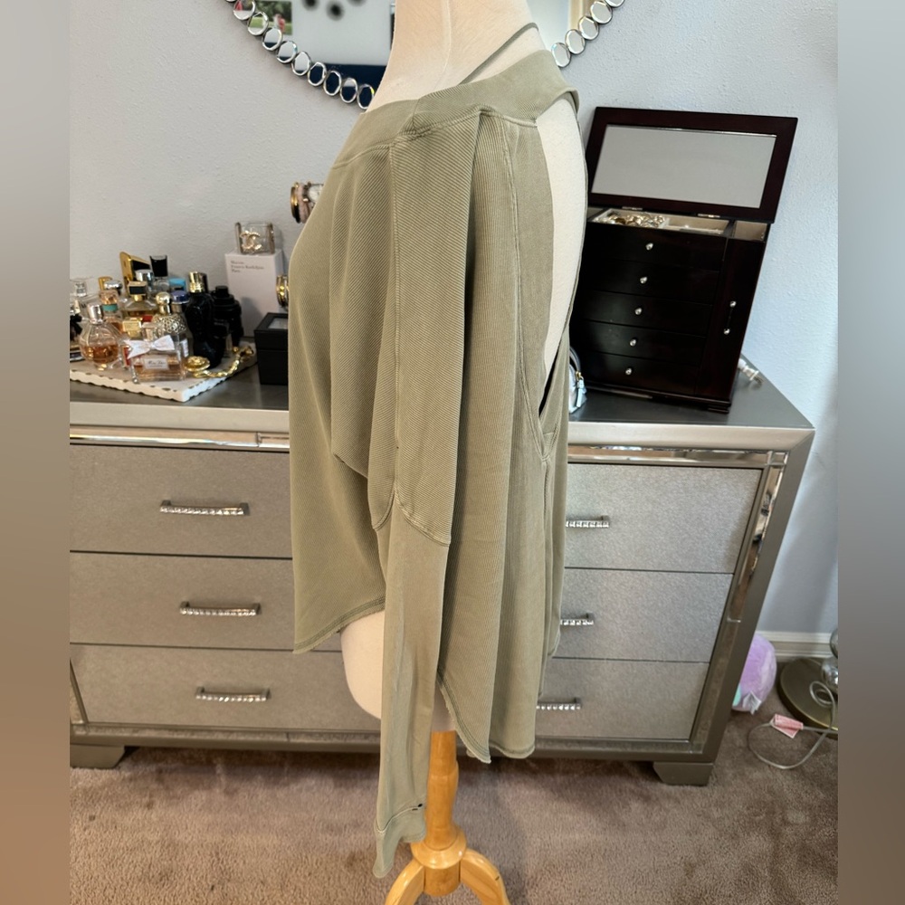 Fp Movement Simply Layer Open Back Top Size Small - image 7